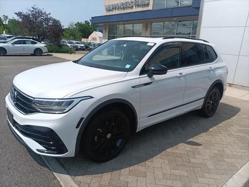 2022 Volkswagen Tiguan 2.0T SE R-Line Black 4MOTION