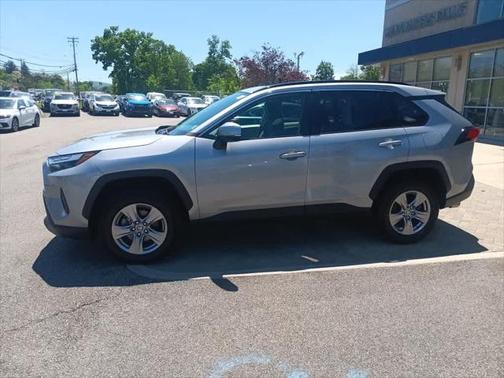2022 Toyota RAV4 Hybrid XLE