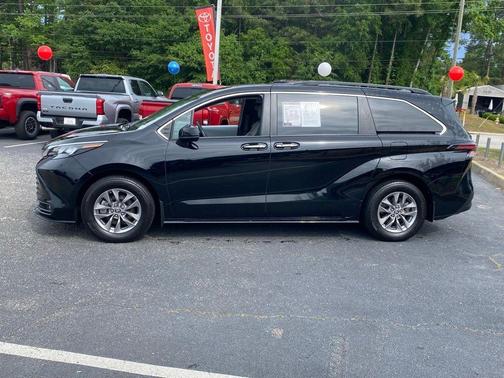 Midnight Black Metallic 2025 Toyota Sienna XLE