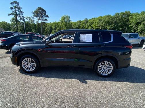 Black Diamond 2023 Mitsubishi Outlander ES