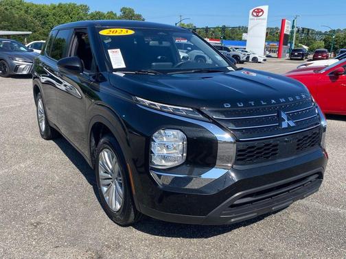 Black Diamond 2023 Mitsubishi Outlander ES