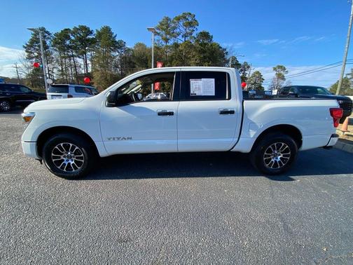 2024 Nissan Titan SV