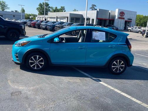 Tide Pool Pearl 2018 Toyota Prius c Four