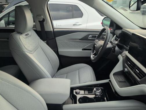 White Metallic 2025 Ford Explorer Platinum