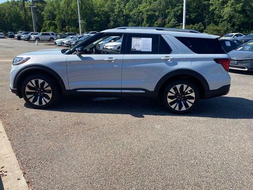 White Metallic 2025 Ford Explorer Platinum