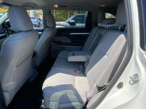 Blizzard Pearl 2016 Toyota Highlander LE Plus