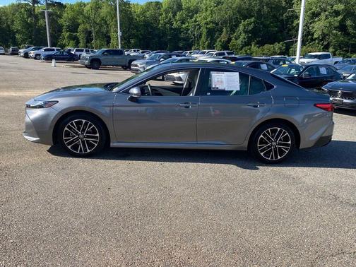 Metal 2025 Toyota Camry XLE