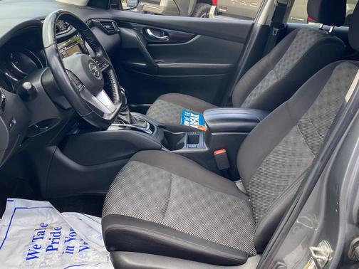 2022 Nissan Rogue Sport SV