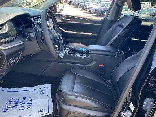 Diamond Black 2022 Jeep Grand Cherokee 4xe Base