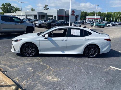 Wind Chill Pearl 2025 Toyota Camry XSE