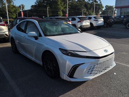 Wind Chill Pearl 2025 Toyota Camry XSE