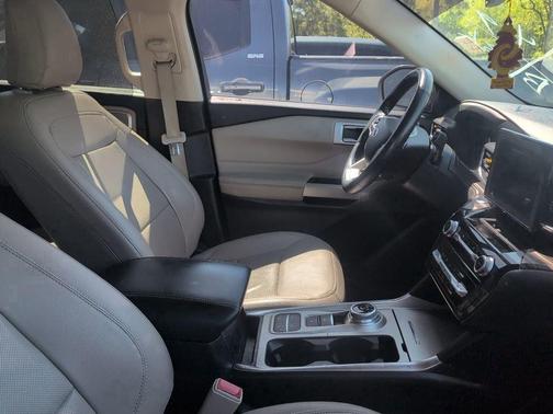 Oxford White 2022 Ford Explorer Limited