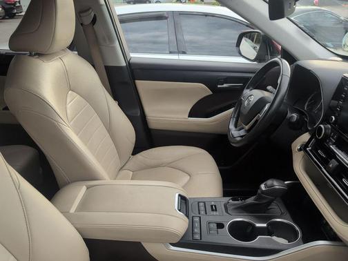 Ruby Flare Pearl 2022 Toyota Highlander XLE