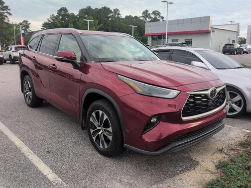 Ruby Flare Pearl 2022 Toyota Highlander XLE