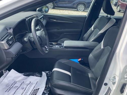 Ice 2025 Toyota Camry LE