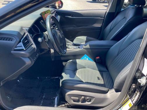 Midnight Black Metallic 2021 Toyota Camry SE
