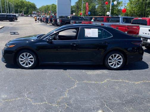 Midnight Black Metallic 2021 Toyota Camry SE