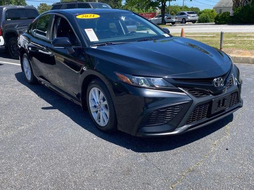 Midnight Black Metallic 2021 Toyota Camry SE