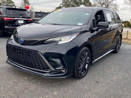 2025 Toyota Sienna XSE 7 Passenger