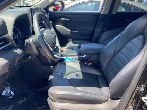 Midnight Black Metallic 2023 Toyota Highlander XLE