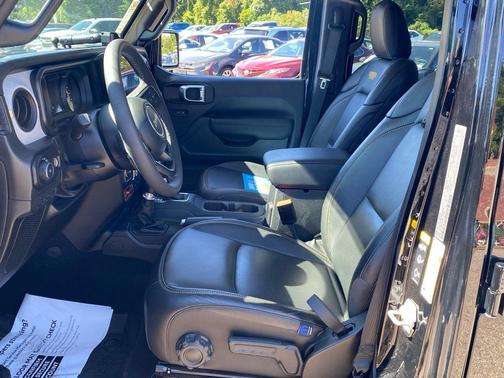 Black Clearcoat 2025 Jeep Wrangler Sport