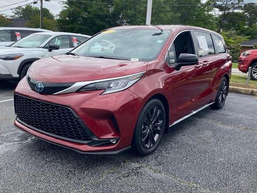 Ruby Flare Pearl 2022 Toyota Sienna XSE 7 Passenger