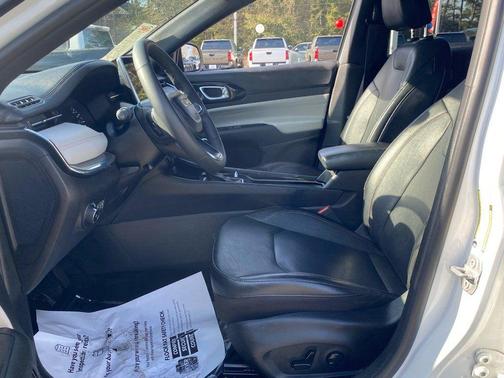 Bright White Clearcoat 2023 Jeep Compass Limited