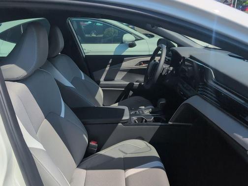 Ice 2025 Toyota Camry SE