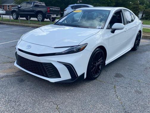 Ice 2025 Toyota Camry SE