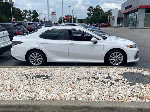 Ice 2023 Toyota Camry LE