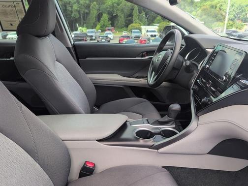 Ice 2023 Toyota Camry LE