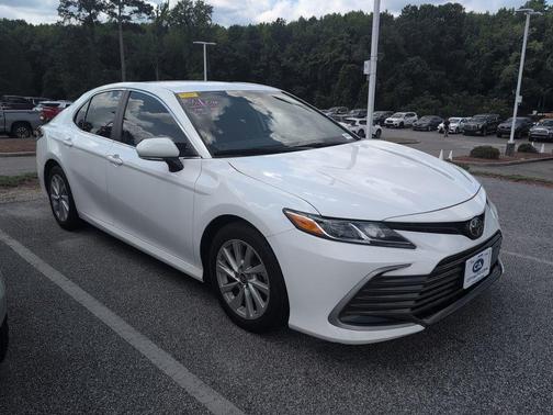 Ice 2023 Toyota Camry LE