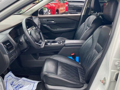 White / Black 2021 Nissan Rogue Platinum