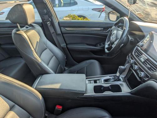 Crystal Black Pearl 2022 Honda Accord Sport 1.5T