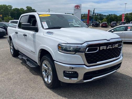 Bright White Clearcoat 2025 RAM 1500 Big Horn/Lone Star