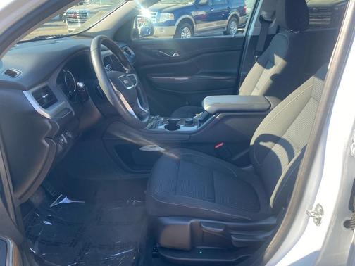 Summit White 2023 GMC Acadia SLE