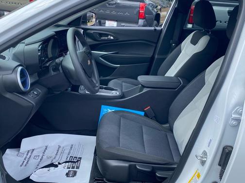 Summit White 2025 Chevrolet Trax LS