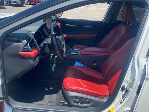 Wind Chill Pearl / Midnight Black Metallic 2024 Toyota Camry XSE