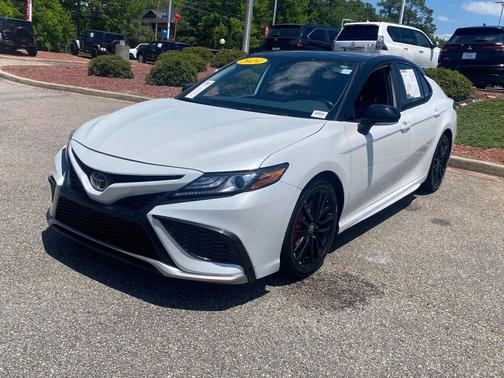 Wind Chill Pearl / Midnight Black Metallic 2024 Toyota Camry XSE