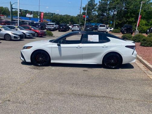Wind Chill Pearl / Midnight Black Metallic 2024 Toyota Camry XSE