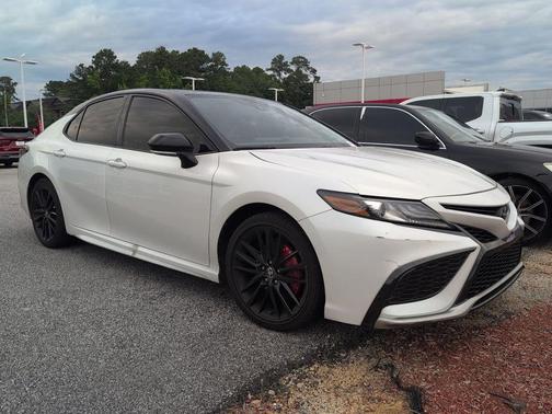 Wind Chill Pearl / Midnight Black Metallic 2024 Toyota Camry XSE
