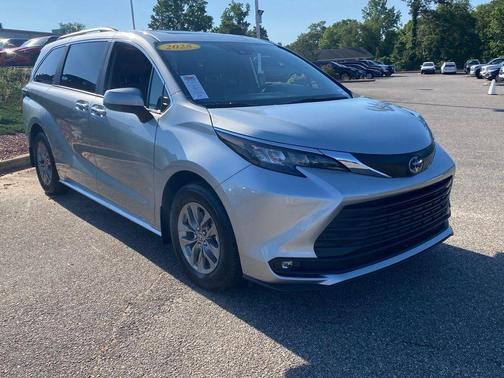 Celestial Silver Metallic 2025 Toyota Sienna XLE