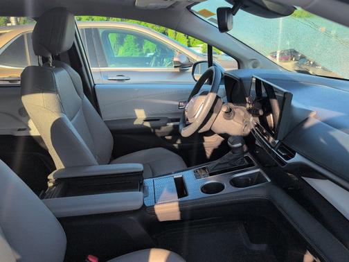 Celestial Silver Metallic 2025 Toyota Sienna XLE