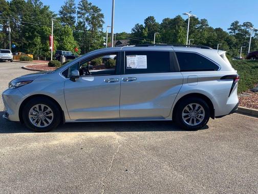 Celestial Silver Metallic 2025 Toyota Sienna XLE