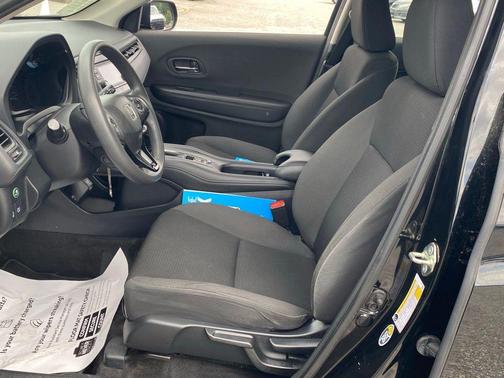 Crystal Black Pearl 2019 Honda HR-V LX