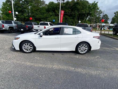 White 2024 Toyota Camry SE