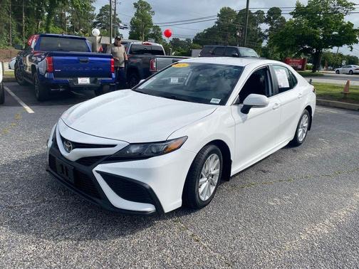 White 2024 Toyota Camry SE