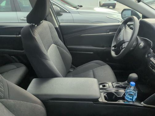 UNDERGROUND 2025 Toyota Camry LE