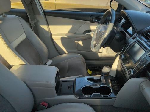 Barcelona Red Metallic 2014 Toyota Camry Hybrid XLE