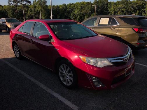 Barcelona Red Metallic 2014 Toyota Camry Hybrid XLE